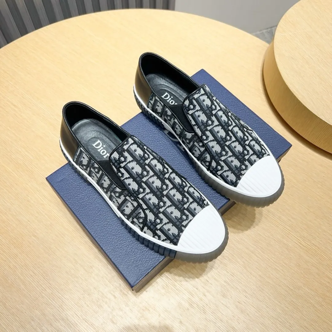 Men's men's shoes💰P400💰[DIOR] Dior's new slip-on shoes🆕Exclusive hot-selling items in stock✨Very comfortable on the feet, fine workmanship Material: Original fabric➕High-quality sheepskin lining + original wear-resistant outsole👍🏻Features: High-end and comfortable, purely handmade to create the perfect shoe that suits you best. Number of yards: 38–45
